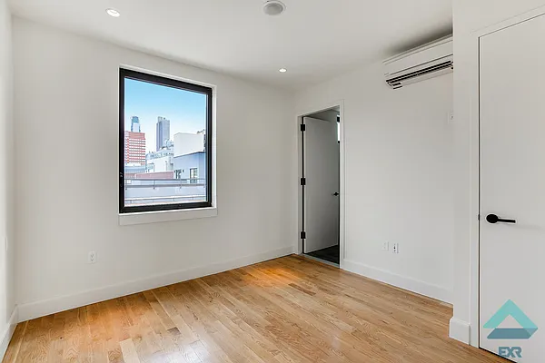 Rented by EXR | media 43