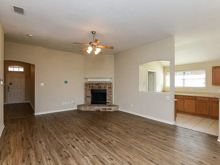 3912 Big Thicket Dr — Photo 4