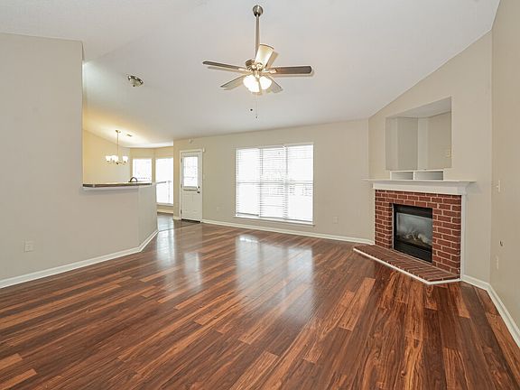 5th image of 1813 Cherry Creek Dr