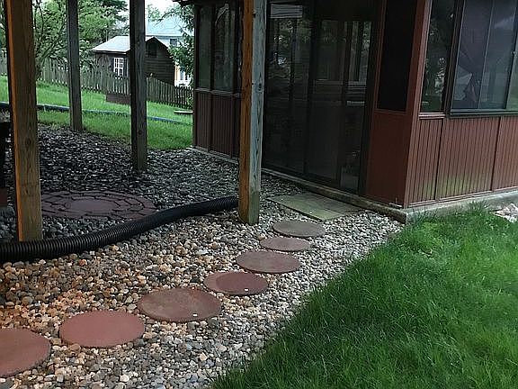Hot tub enclosure