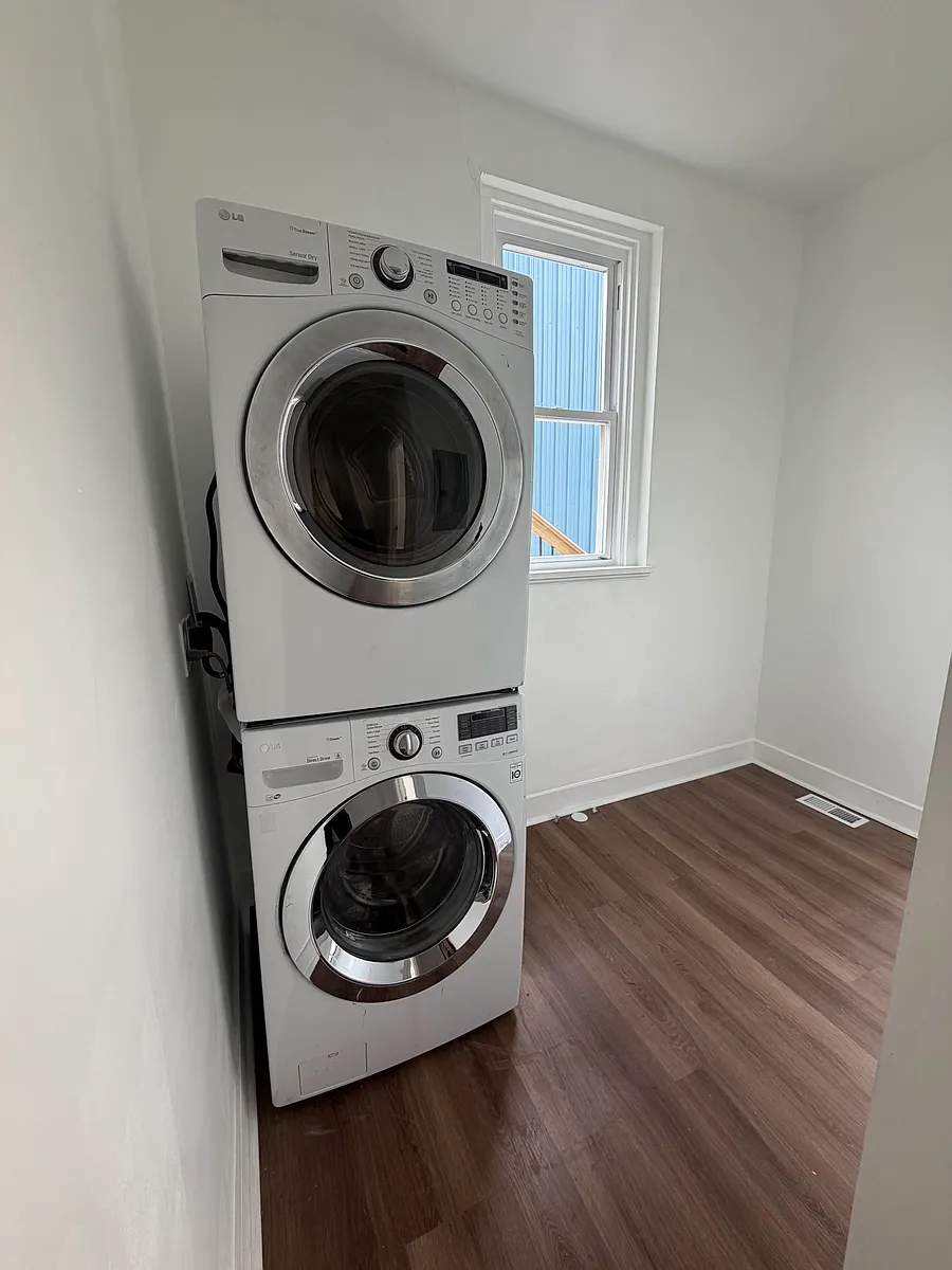 Building Photo - 121 44th St #1