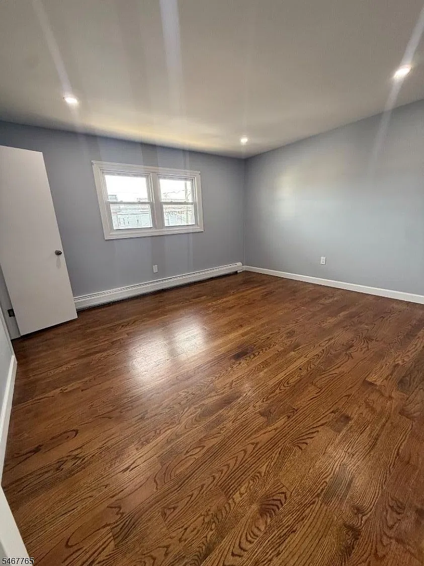 3 bed, 1.0 bath, $2,500 — Photo 4