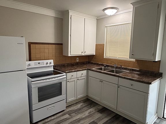 2nd image of 1633 Mahoning Ave