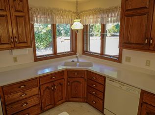 2290 Mailand Rd E, Maplewood, MN 55119