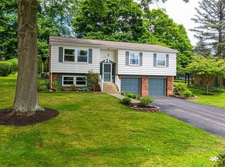 902 Tottenham Dr, Coraopolis, PA 15108