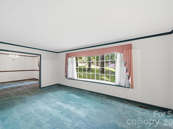 5th image of 124 Fernwood Dr