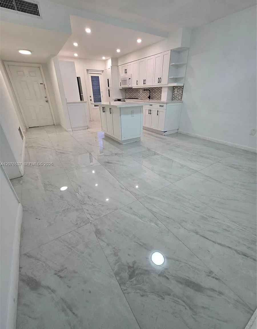 First Horizons Condo — Photo 3