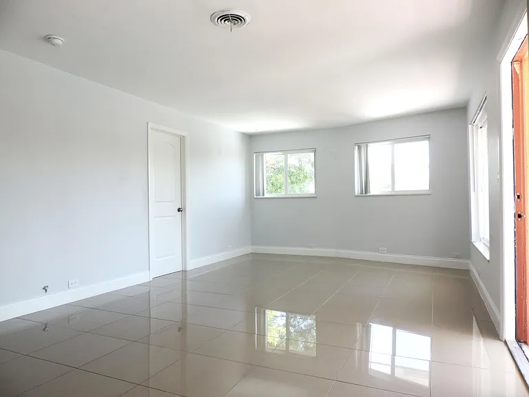 915 SE 22nd Ave — Photo 5