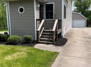 315 Park Club Ln, Buffalo, NY 14221