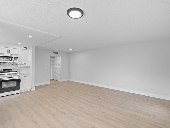 3rd image of 213 N Oakridge Blvd #213