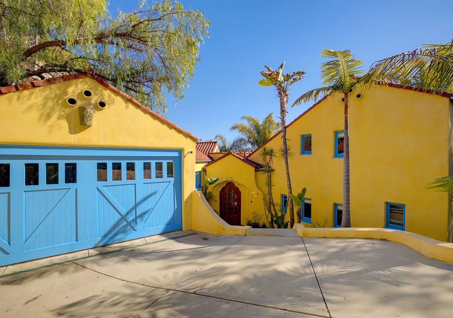 Glorious Gated Private 3 bed/ 3 bath Furnished Spanish Villa with Pool and Hot Tub in the Heart o... — Photo 4