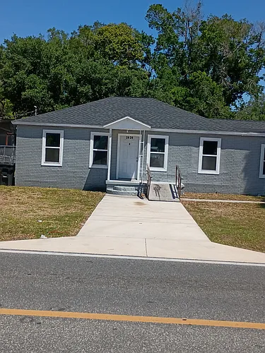 2424 NW 34th St #A Photo 1