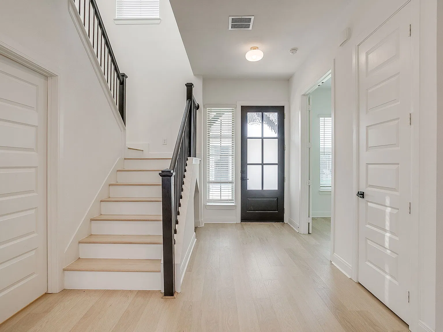3 bed, 2.5 bath, 2058 sqft, $3,600 — Photo 4