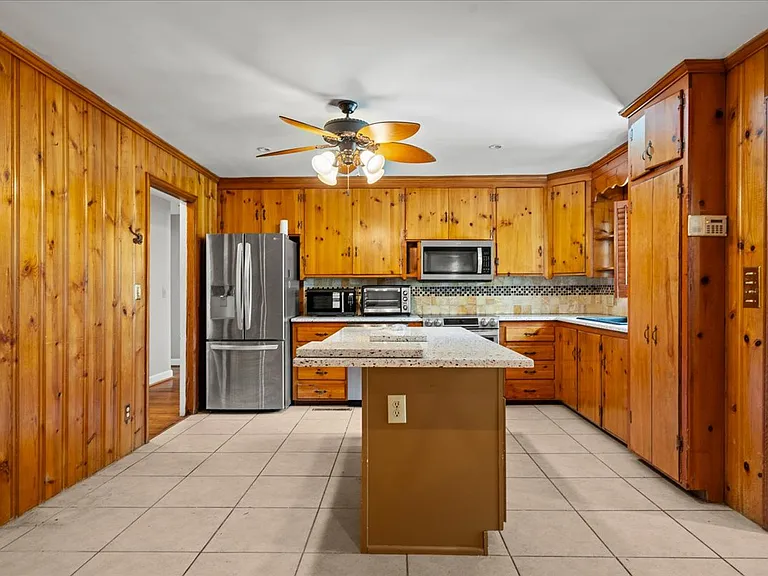 726 Wisteria Dr — Photo 16
