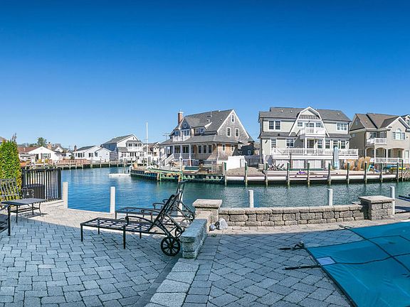 3rd image of 1747 Bay Isle Dr