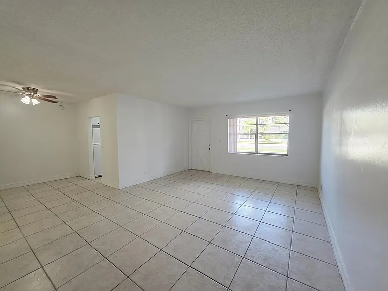 4160 NW 21st St #D124 — Photo 2
