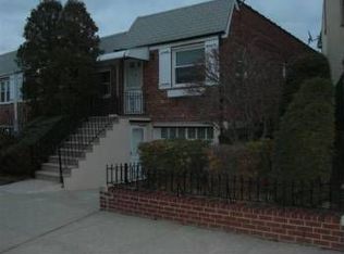 6121 65th St, Middle Village, NY 11379