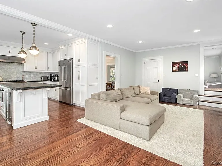18 Elmwood Ave — Photo 11