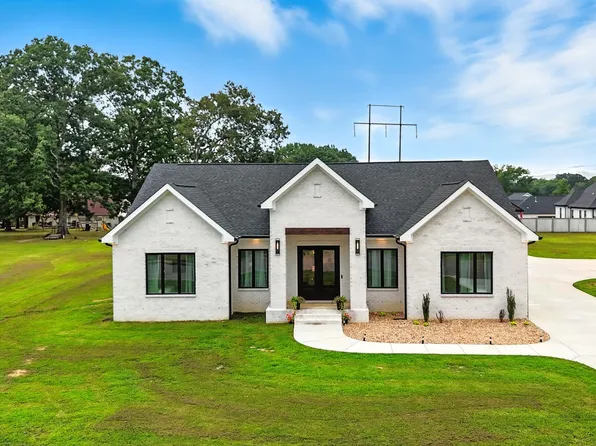 1 Ivy Dr, Fayetteville, TN 37334