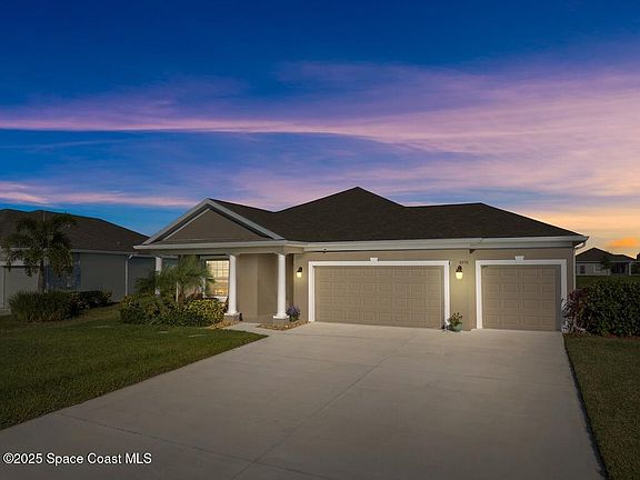 3rd image of 8476 Laguna Cir