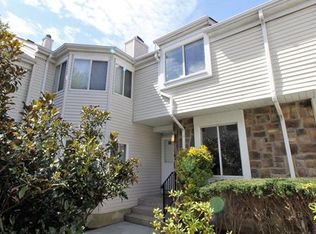 1070 Schmidt Ln, North Brunswick, NJ 08902