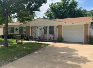 3823 Emerald Dr, Mesquite, TX