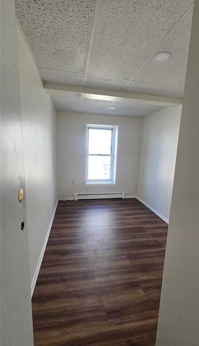 3 bed, 1.0 bath, 1035 sqft, $1,875 — Photo 3
