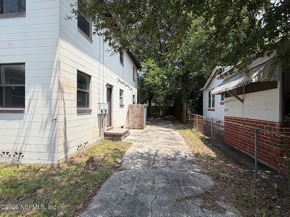 4th image of 1031-1033 POWHATTAN Street