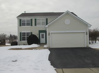 350 Osprey Ln, Lindenhurst, IL 60046