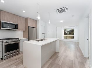 128 E 8th St #202, North Vancouver, BC V7M3M1