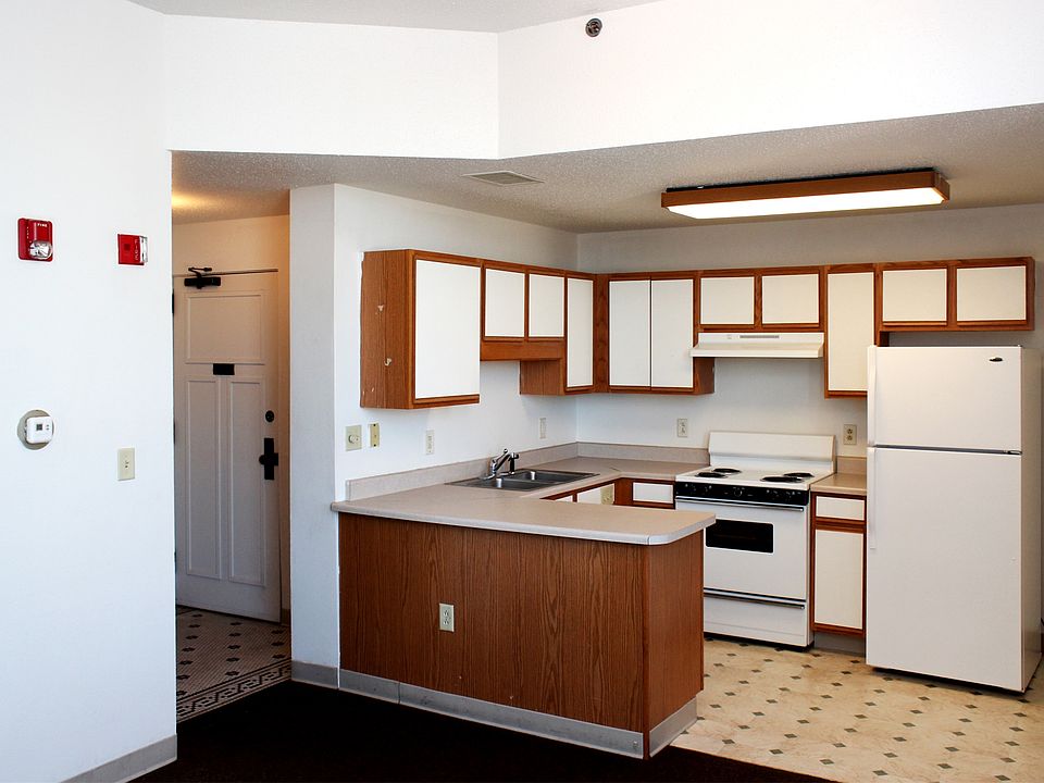 A typical kitchen in a Marsh Place 1 BR apartment.
