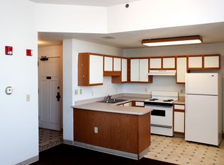 627 Sycamore St APT 401, Waterloo, IA 50703