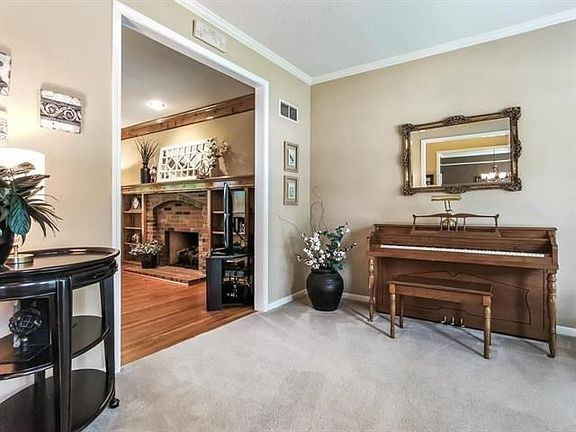 5th image of 15408 Beverly Ct