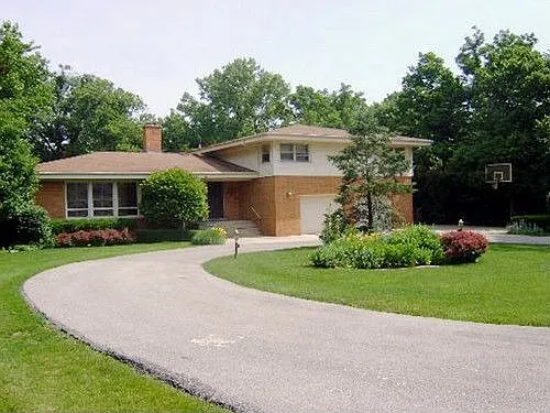 2749 Chariot Ln photo 1