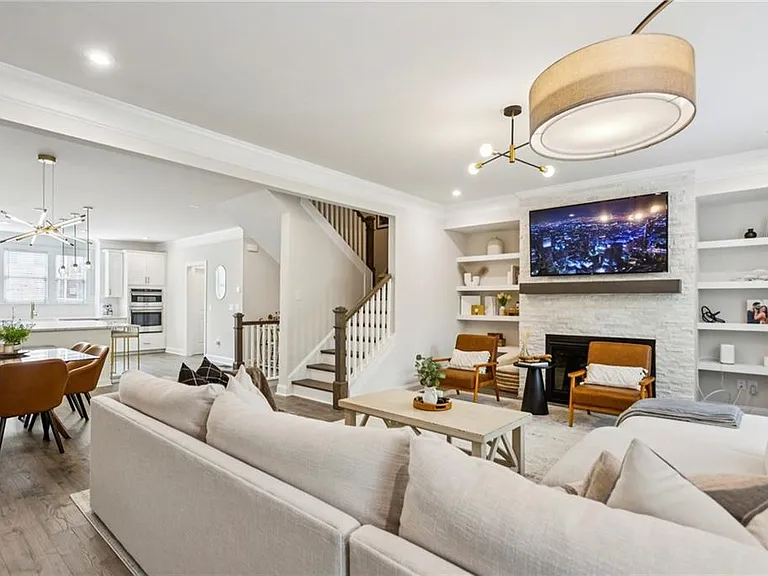 1368 Live Oak Ln — Photo 5