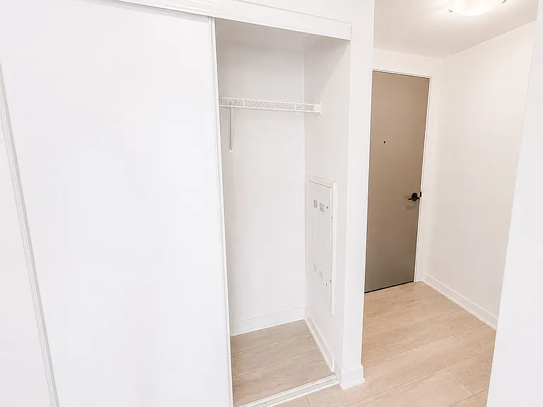47 Mutual St #807 — Photo 13