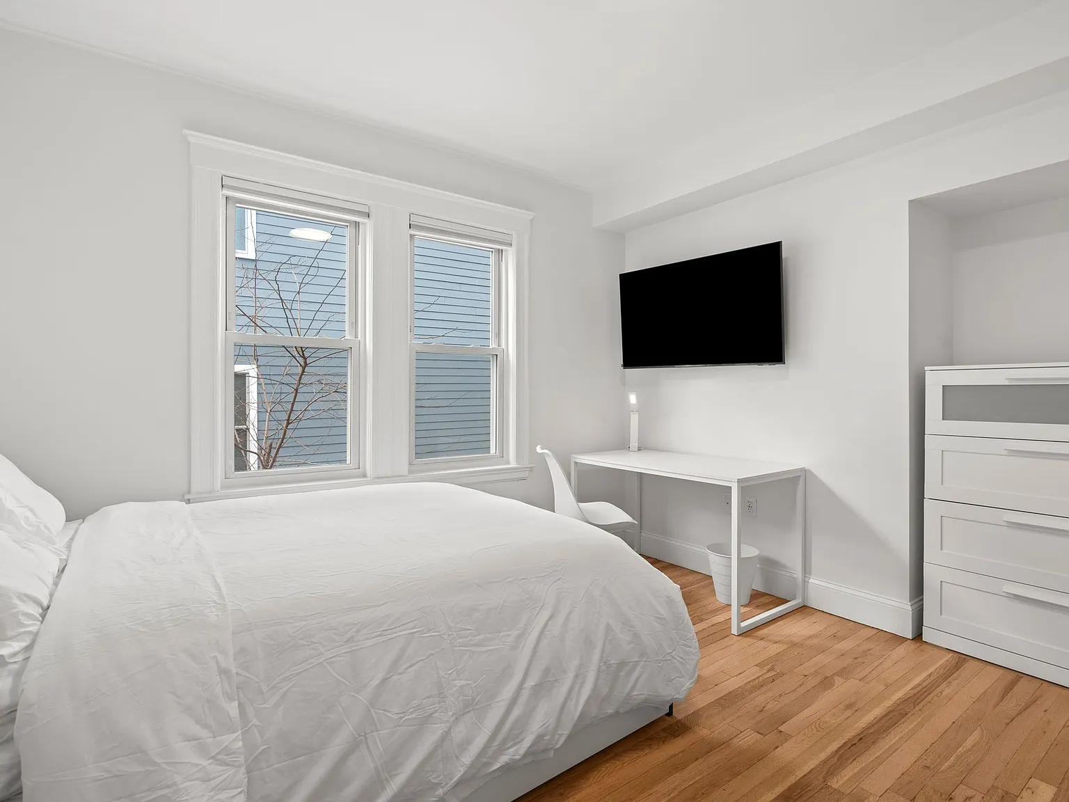 1 bed, 1200 sqft, $1,700 — Photo 2