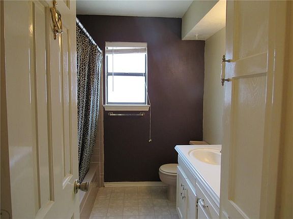 3rd image of 1026 Kingston Dr