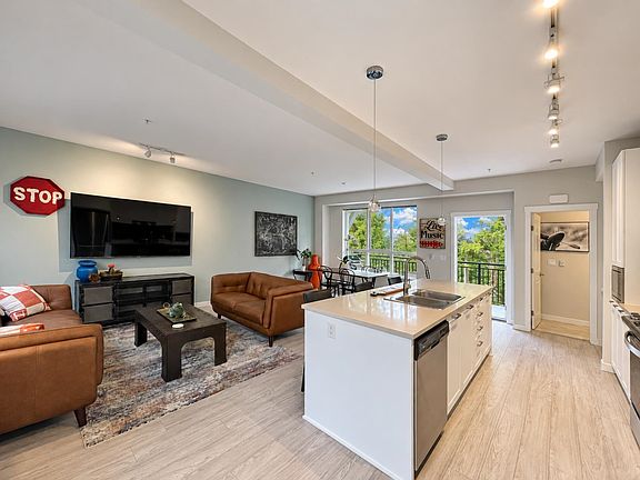 4th image of 8335 Nelson St #28