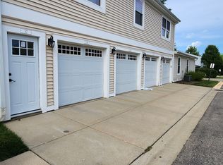 334 Meadow Ct, Vernon Hills, IL 60061