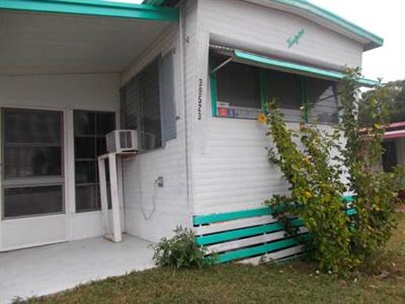 2nd image of 39523 Rosebush Ln