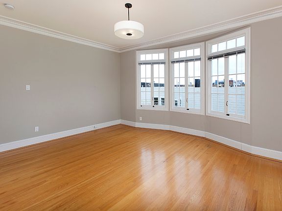 5th image of 2960 Fillmore St APT 12