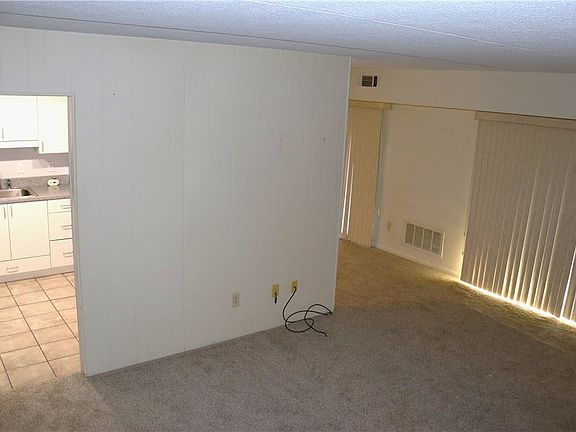4th image of 1201 Charlemagne Cir
