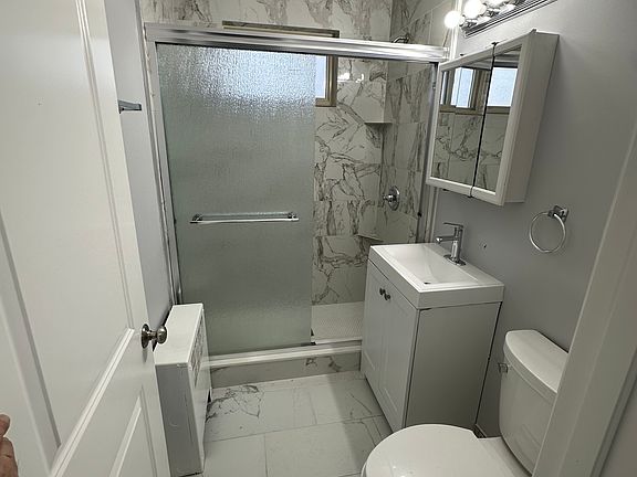 2nd image of 2405 W Jarvis Ave #2W