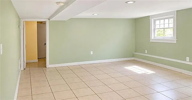3 bed, 1.0 bath, 1552 sqft, $1,300 — Photo 2
