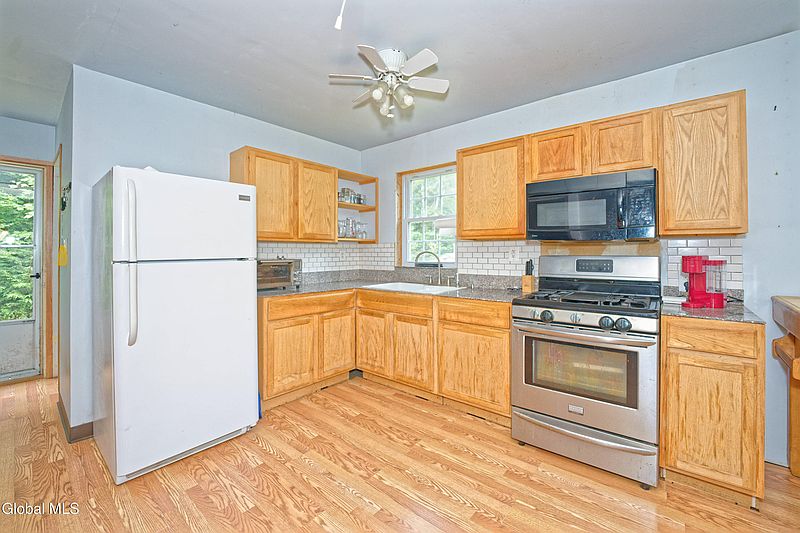 5th image of 110 Hudson Street
