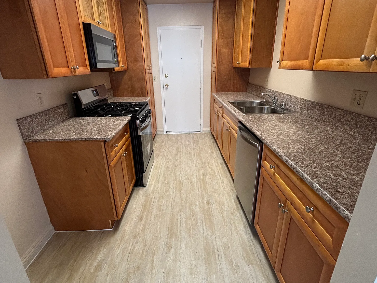 3 bed, 1430 sqft, $3,450 — Photo 4