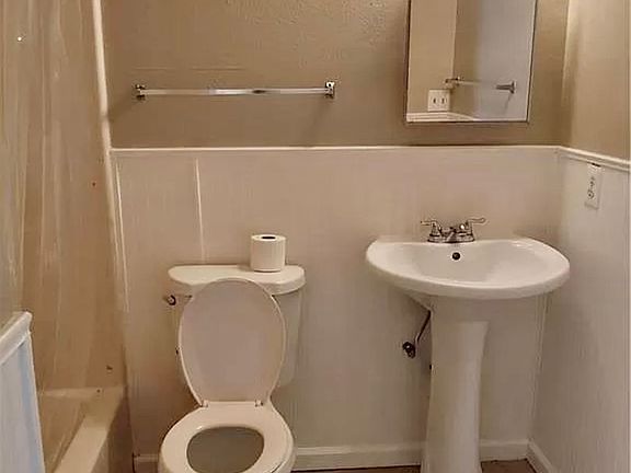 5th image of 3220 E 10th St #0