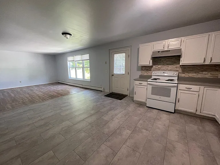 17 Temple St #C — Photo 3