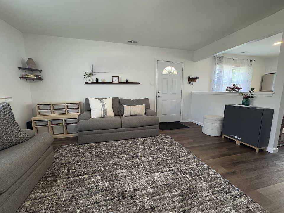 Front door/family room